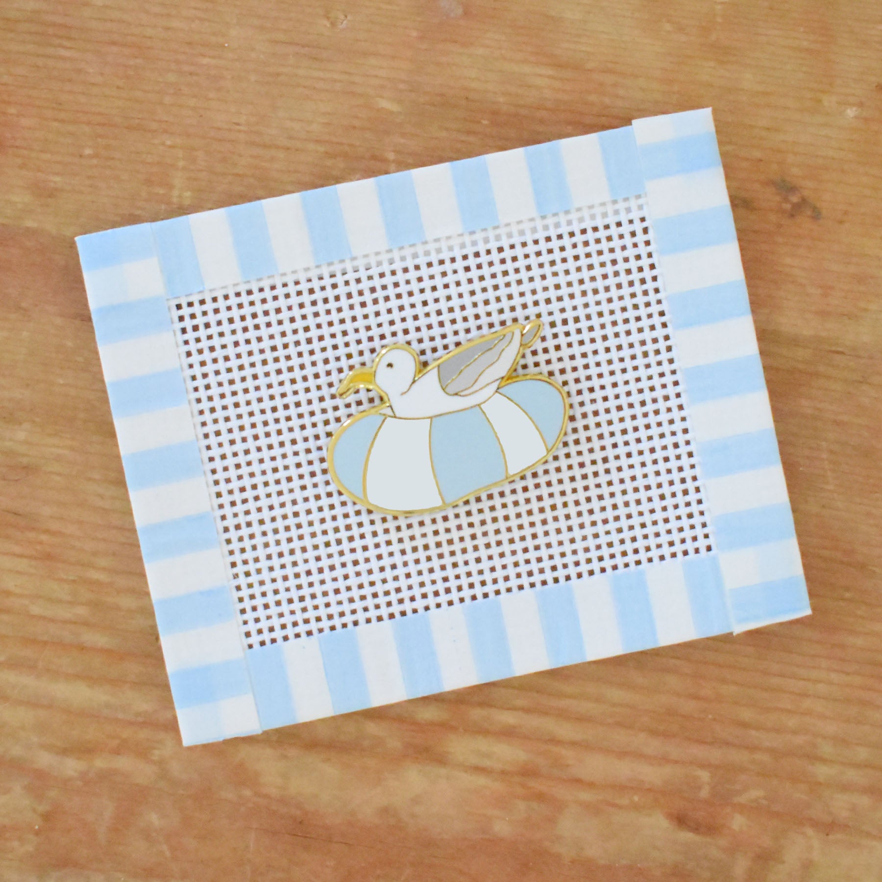 Floating Gull Needle Minder